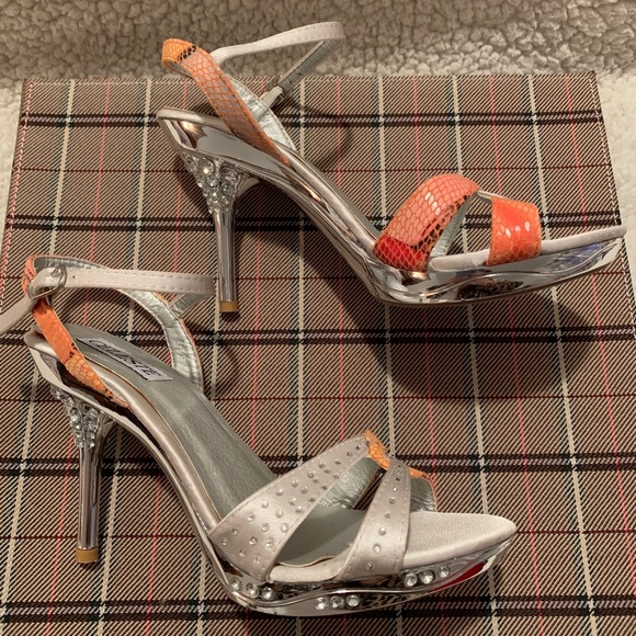 High heels sandals with diamonds. - Picture 4 of 9